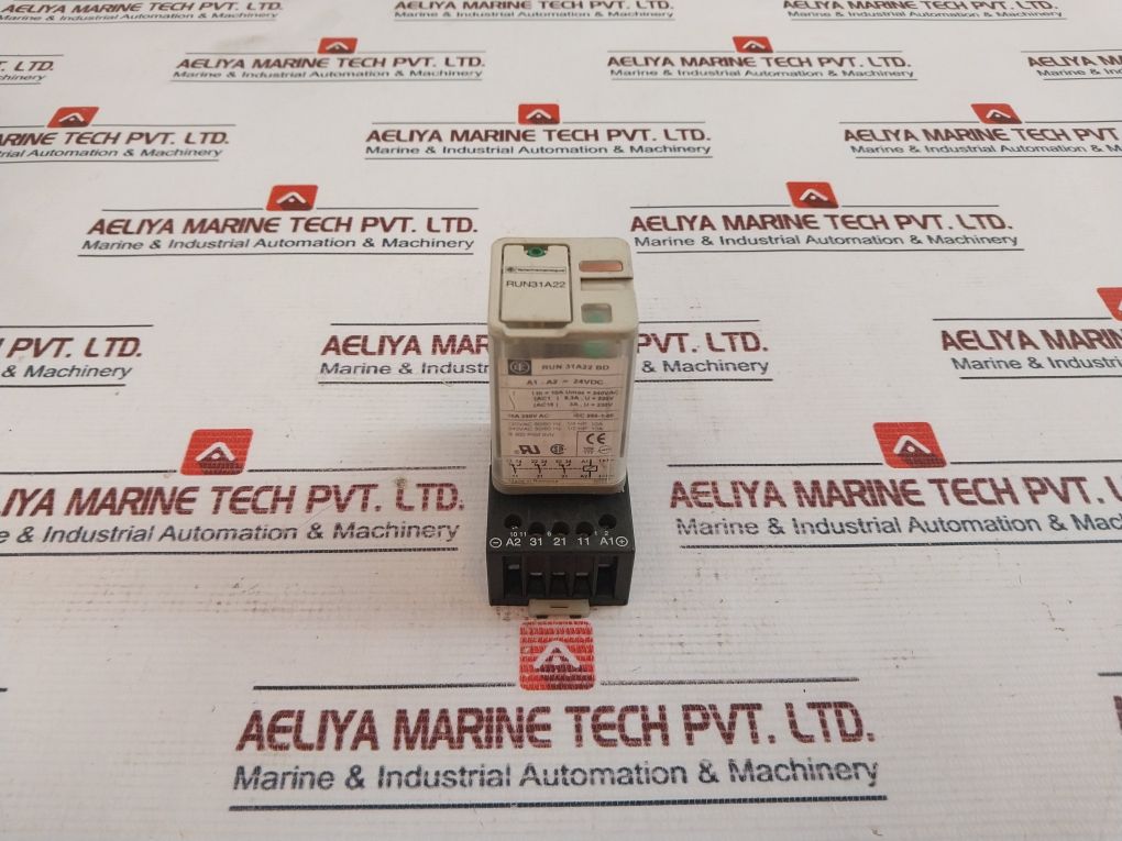 Telemecanique Run31A22 Bd Relay With Ruz 1A Socket 10A 5060Hz