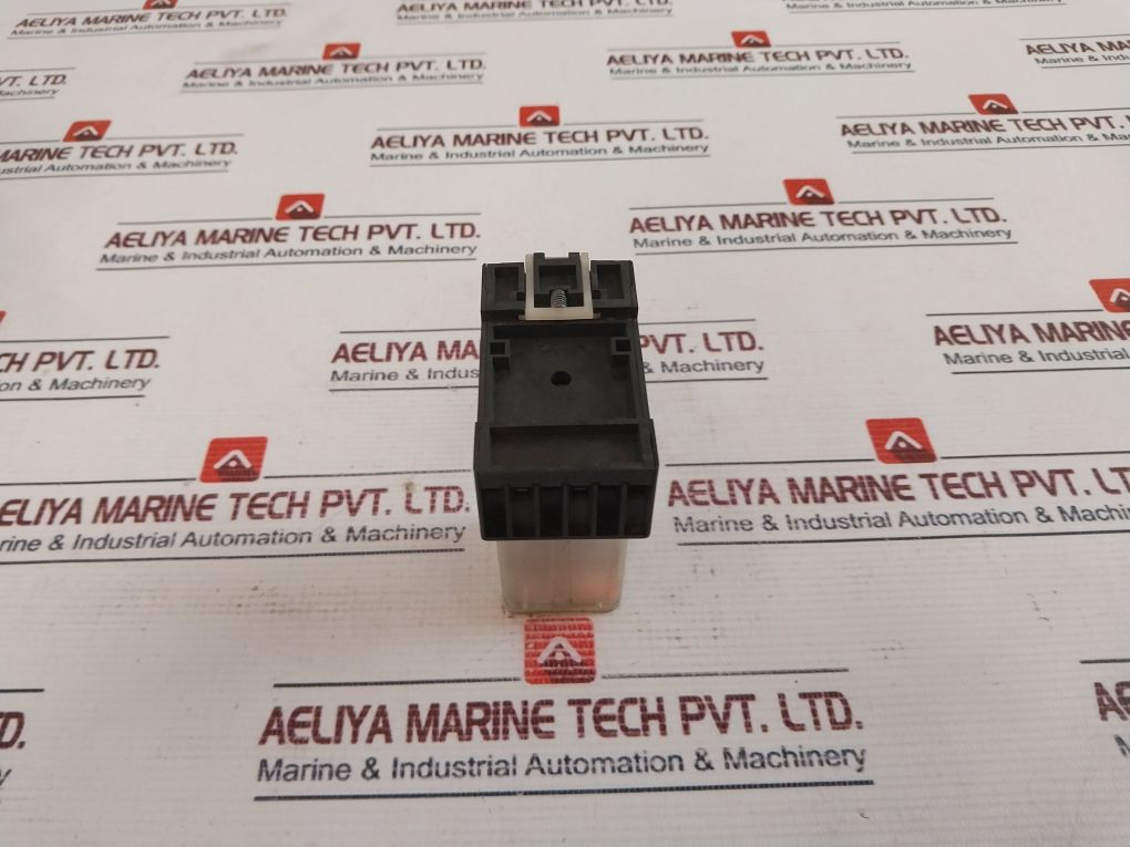 Telemecanique Run31A22 Bd Relay With Ruz 1A Socket 10A 50/60Hz