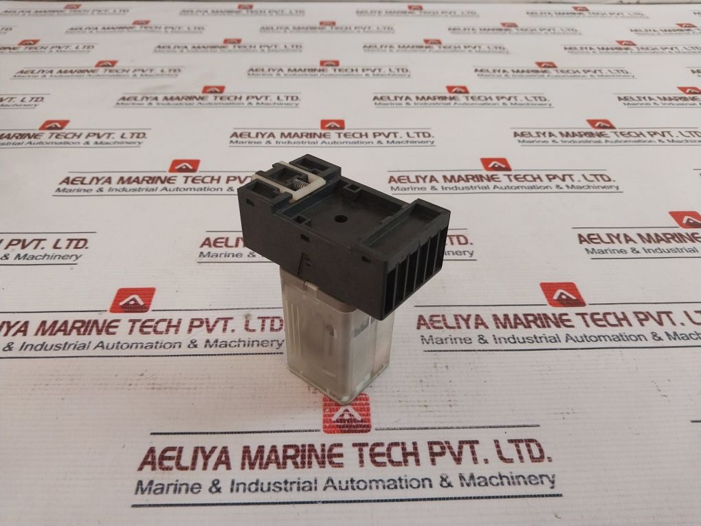 Telemecanique Run31A22 Bd Relay With Ruz 1A Socket 10A 50/60Hz