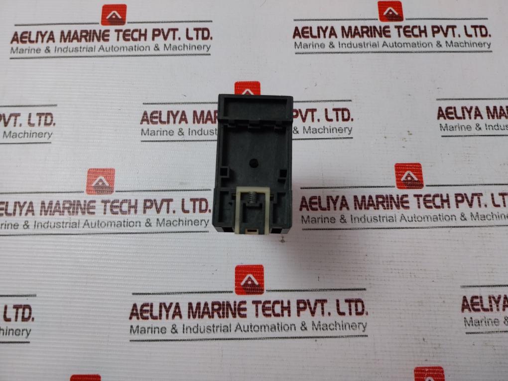 Telemecanique Run31A22 Bd Relay With Ruz 1A Socket 10A 50/60Hz