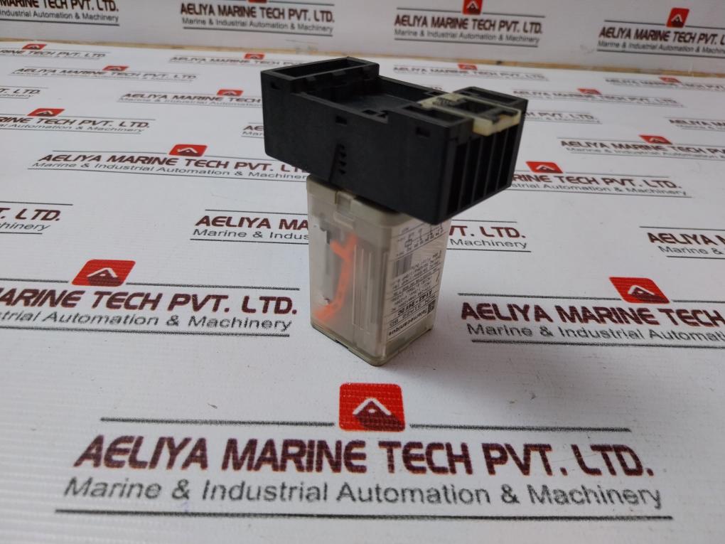 Telemecanique Run31A22 Bd Relay With Ruz 1A Socket 10A 50/60Hz
