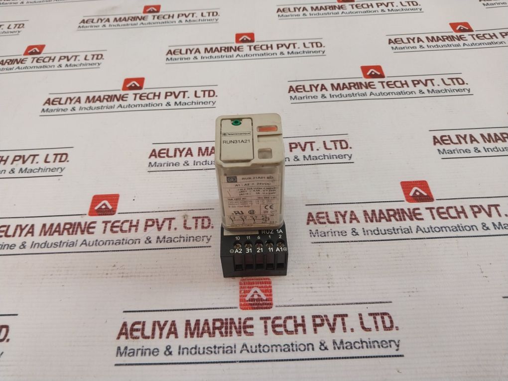 Telemecanique Run 31A21 Bd Relay With Socket 10A 250Vac