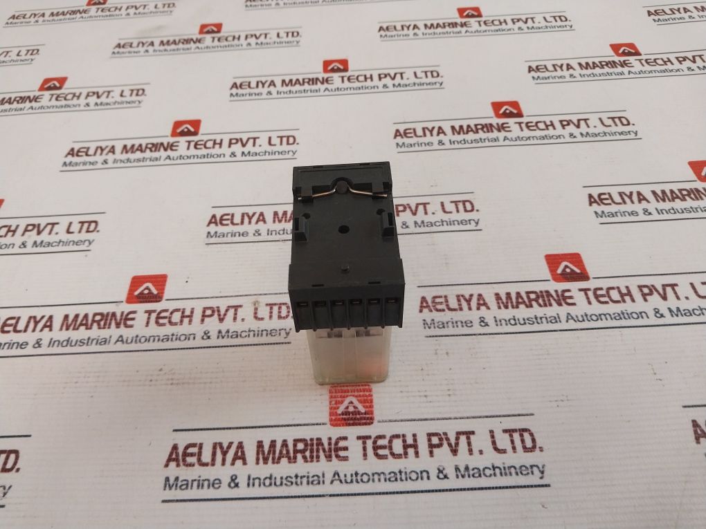 Telemecanique Run 31A21 Bd Relay With Socket 10A 250Vac