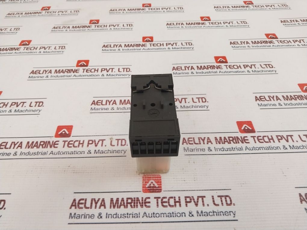 Telemecanique Run 31A22 Bd Relay With Socket