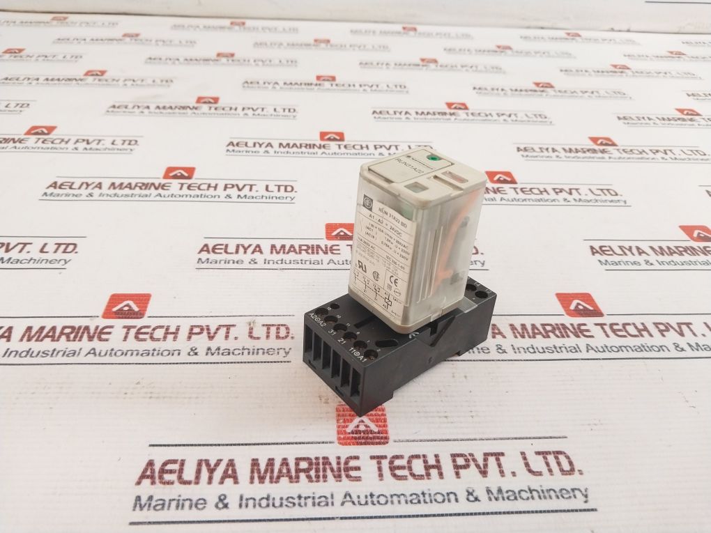 Telemecanique Run 31A22 Bd Relay With Socket