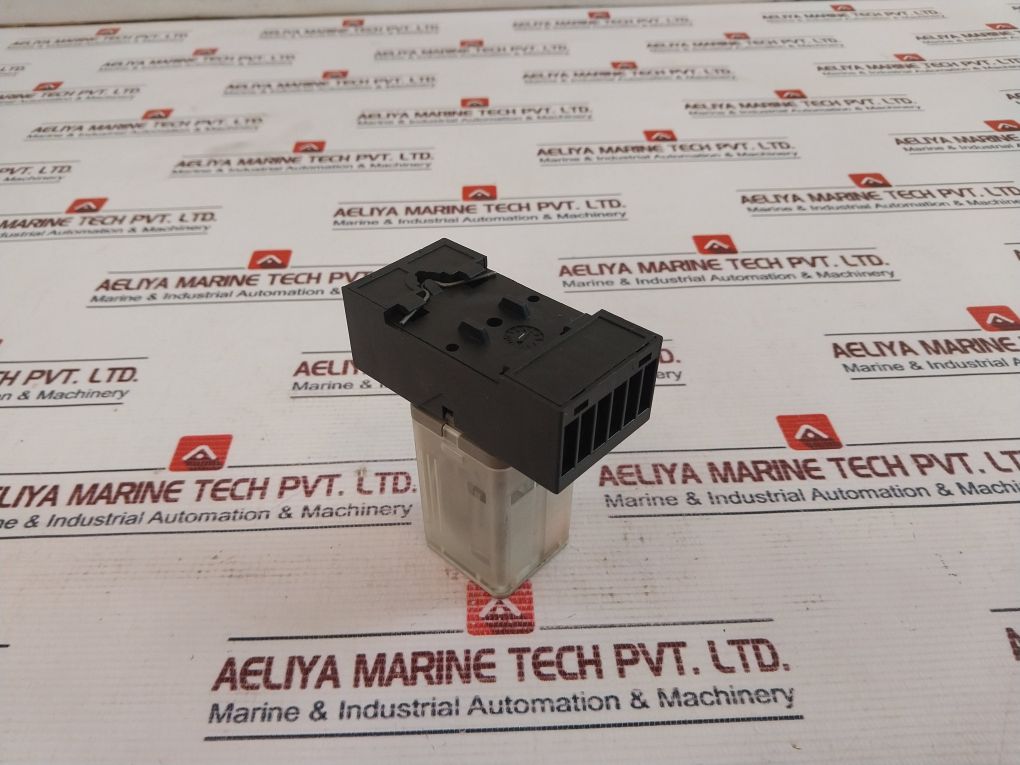 Telemecanique Run 31A22 Bd Relay With Socket