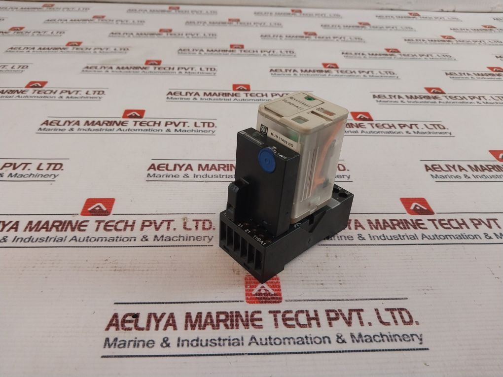 Telemecanique Run 31A22 Bd Relay With Socket 24Vdc