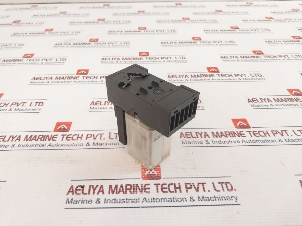Telemecanique Run 31A22 Bd Relay With Socket 24Vdc