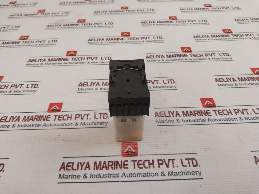 Telemecanique Run 31A22 Bd Relay With Socket 24Vdc 10A