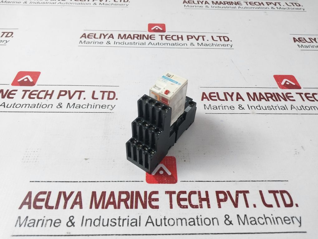 Telemecanique Rxm4Ab2P7 Relay With Rxze2S114M Base