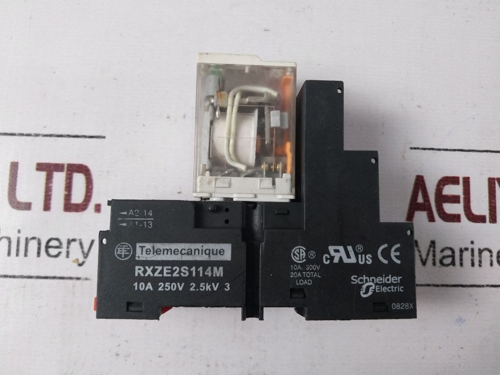 Telemecanique Rxm4Ab2P7 Relay With Rxze2S114M Base