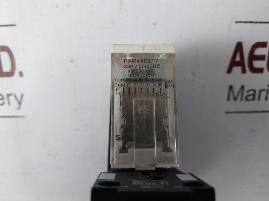 Telemecanique Rxm4Ab2P7 Relay With Rxze2S114M Base