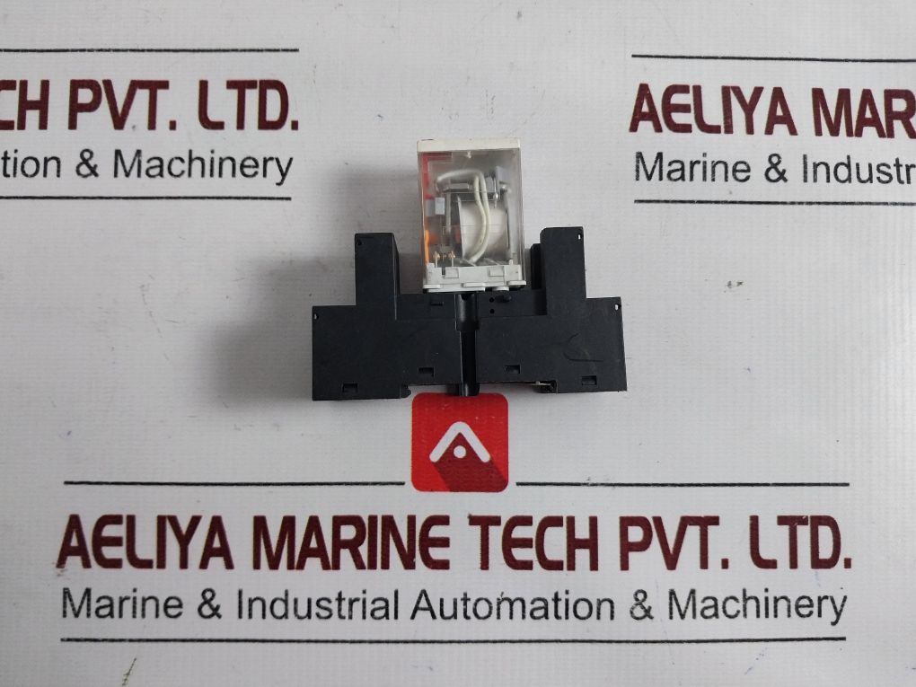 Telemecanique Rxm4Ab2P7 Relay With Rxze2M114M Socket