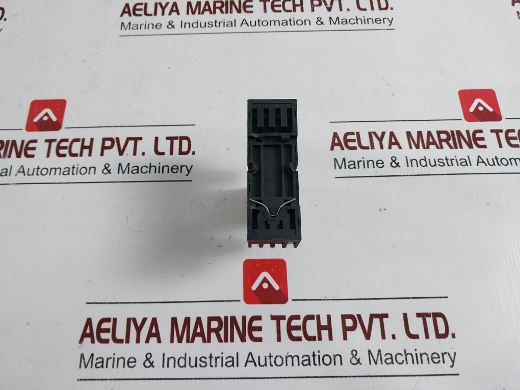 Telemecanique Rxm4Ab2P7 Relay With Rxze2M114M Socket