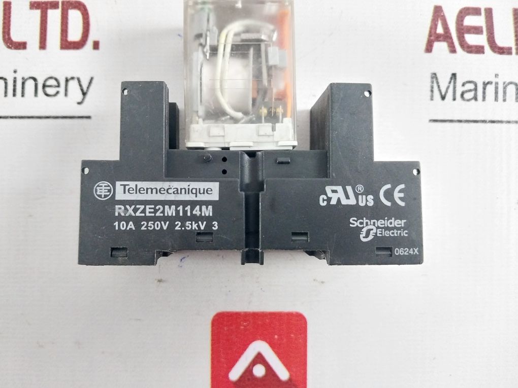 Telemecanique Rxm4Ab2P7 Relay With Rxze2M114M Socket