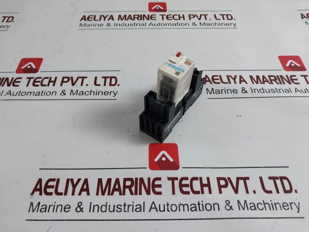 Telemecanique Rxm4Ab2P7 Relay With Rxze2M114M Socket