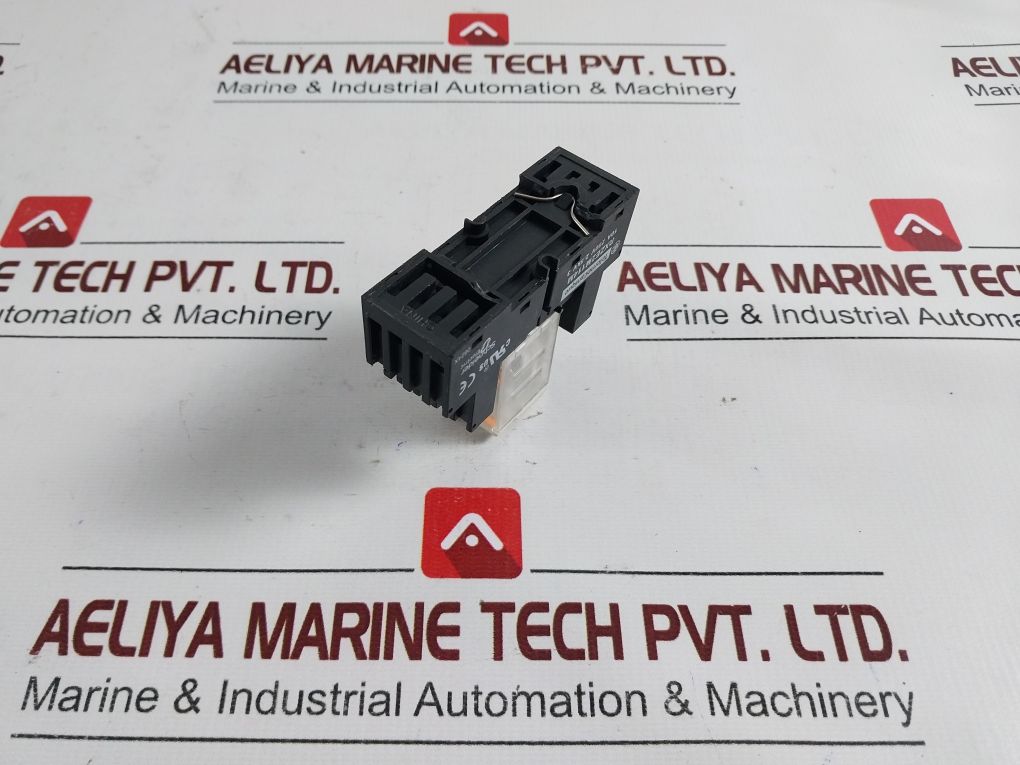 Telemecanique Rxm4Ab2P7 Relay With Rxze2M114M Socket