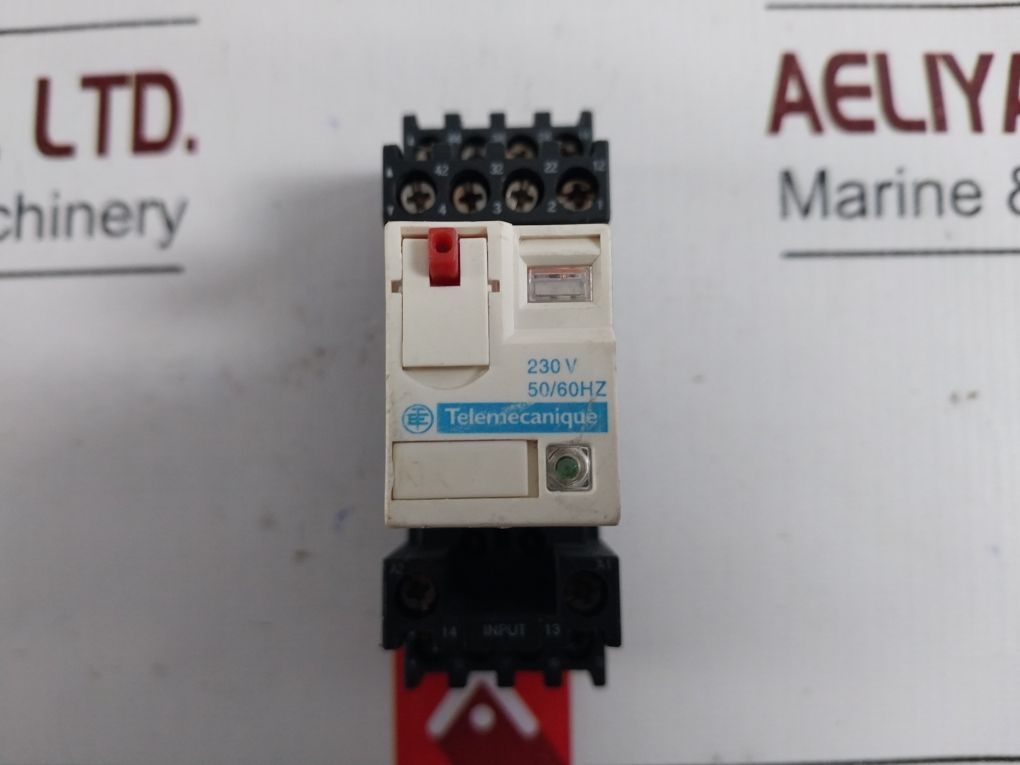 Telemecanique Rxm4Ab2P7 Relay With Rxze2M114M Socket