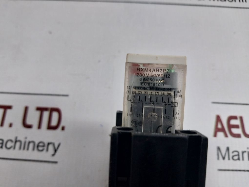 Telemecanique Rxm4Ab2P7 Relay With Rxze2M114M Socket