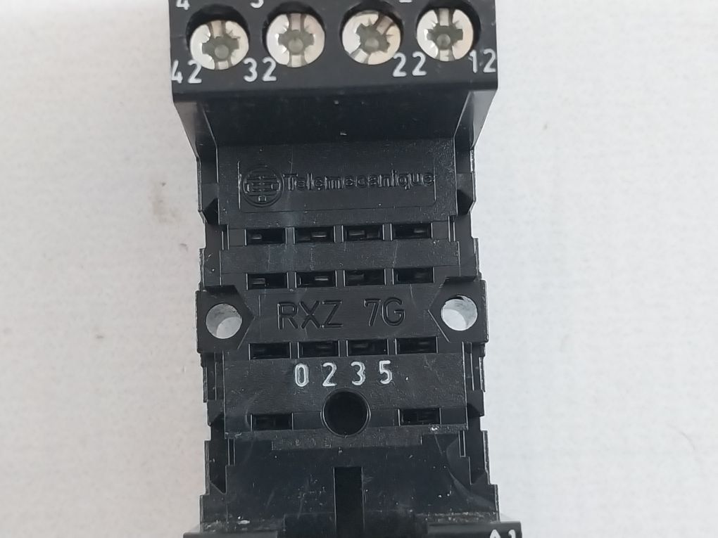 Telemecanique Rxz 7G Relay Socket Base With R4-2314-23-1024-wtl Relay