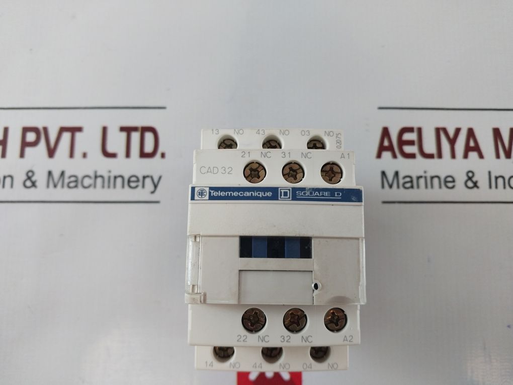 Telemecanique Cad32 P7 Control Relay 230V 50/60Hz