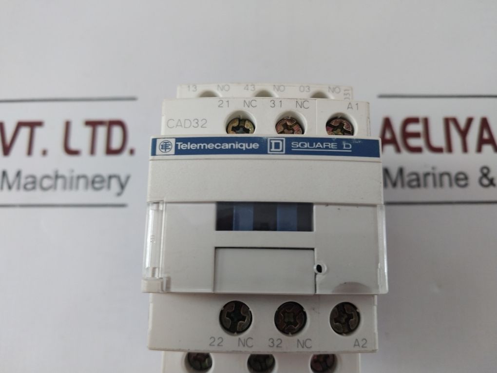 Telemecanique Cad32P7 Control Relay 230V 50/60Z