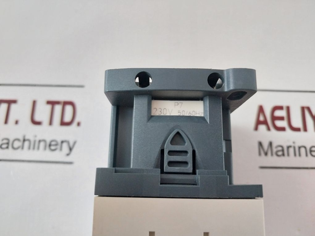 Telemecanique Cad32P7 Control Relay 230V 50/60Z