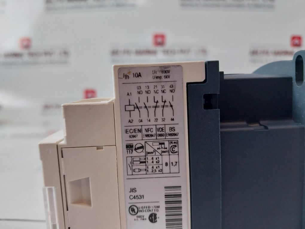 Telemecanique Cad32P7 Control Relay 230V 50/60Z