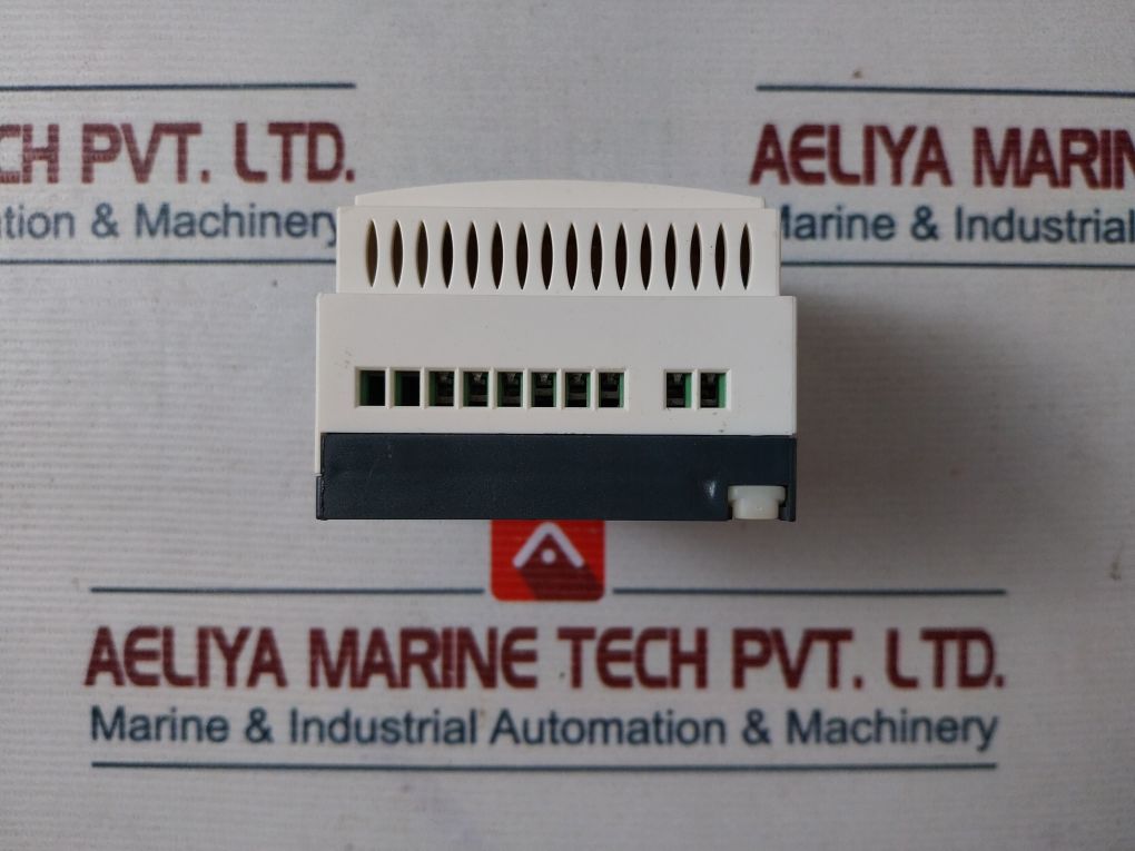 Telemecanique Sr2 D101Bd Compact Smart Relay Power 24Vdc 2.7W