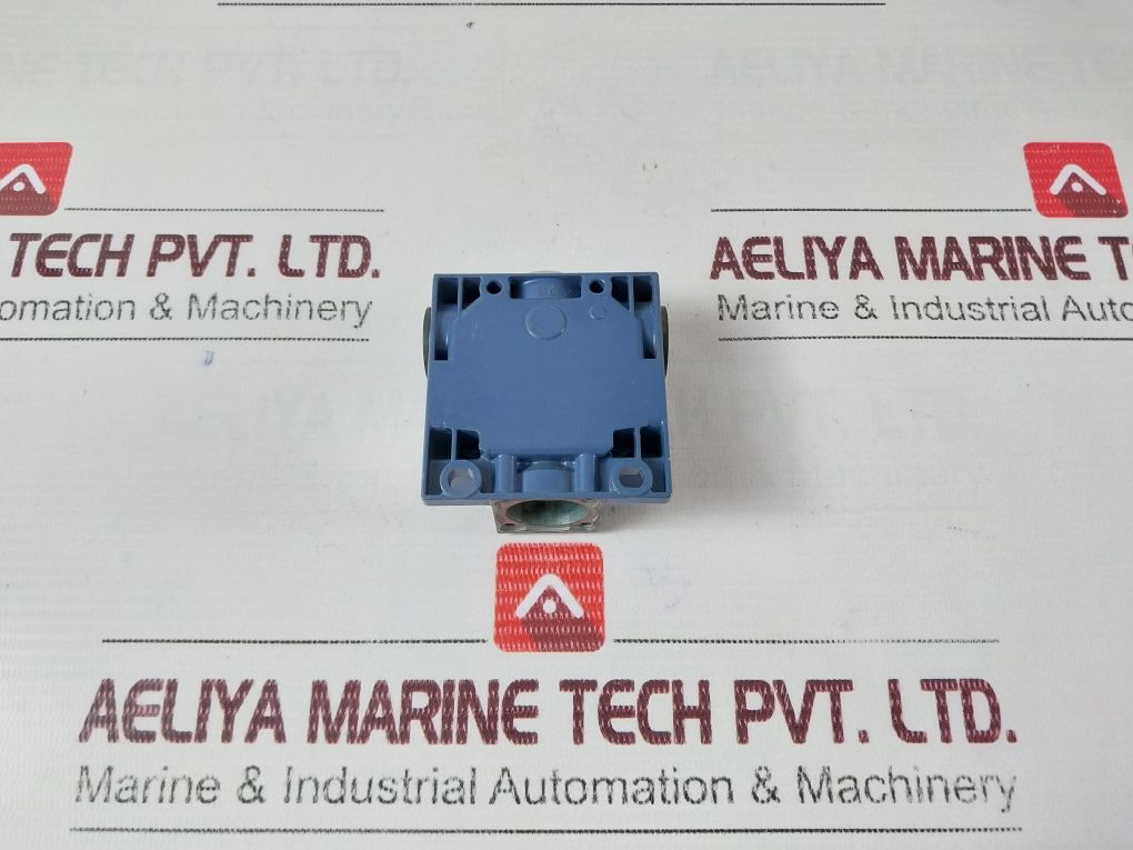 Telemecanique Xckm Limit Switch Ac 15 240V 3A