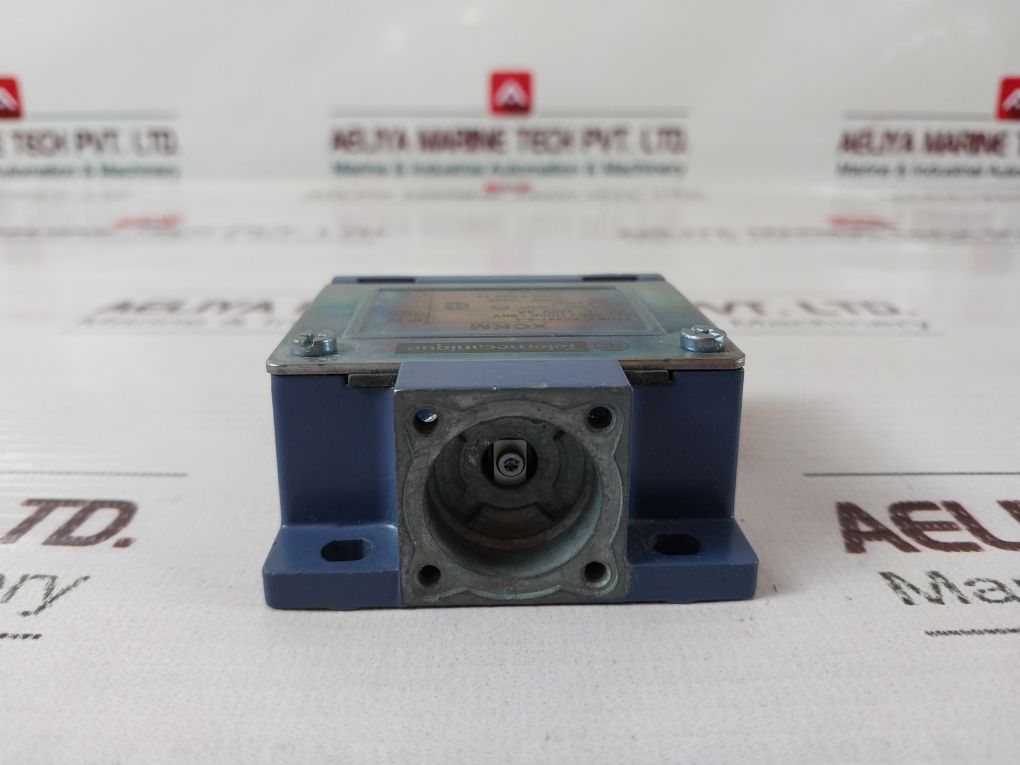 Telemecanique Xckm Limit Switch Ac 15 240V 3A