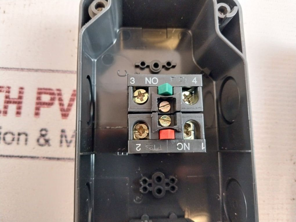 Telemecanique Xen-l1111 Pushbutton Switch 500V 6Kv