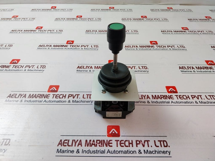 Telemecanique Xkb-e15300 Joystick Controller With Xkb-z966 Contact Block
