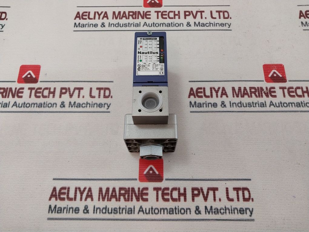 Telemecanique Xml B002A2S11 Pressure Switch 240V