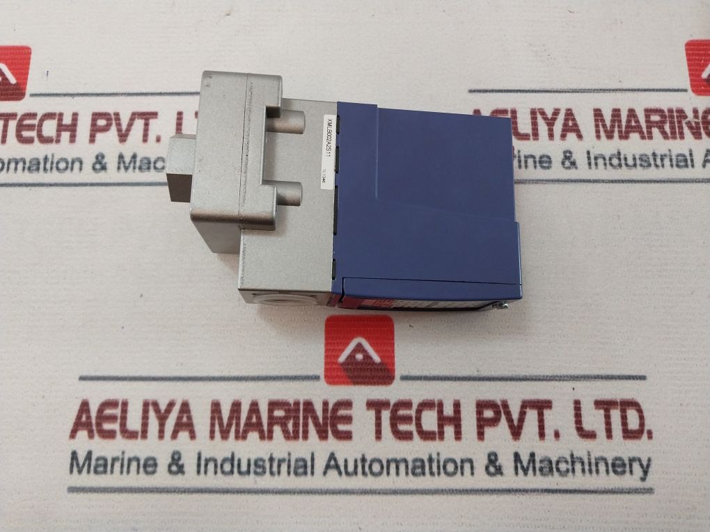 Telemecanique Xml B002A2S11 Pressure Switch 240V