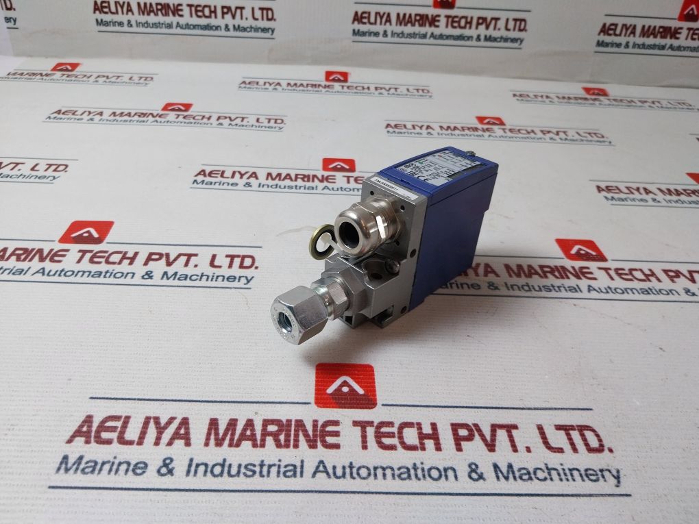 Telemecanique Xmlb300D2S11 Pressure Switch