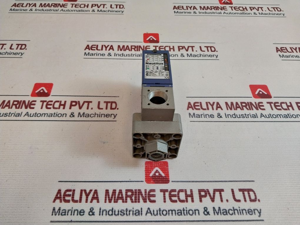 Telemecanique Xmlbm02V2S11 Nautilus Vacuum Switch