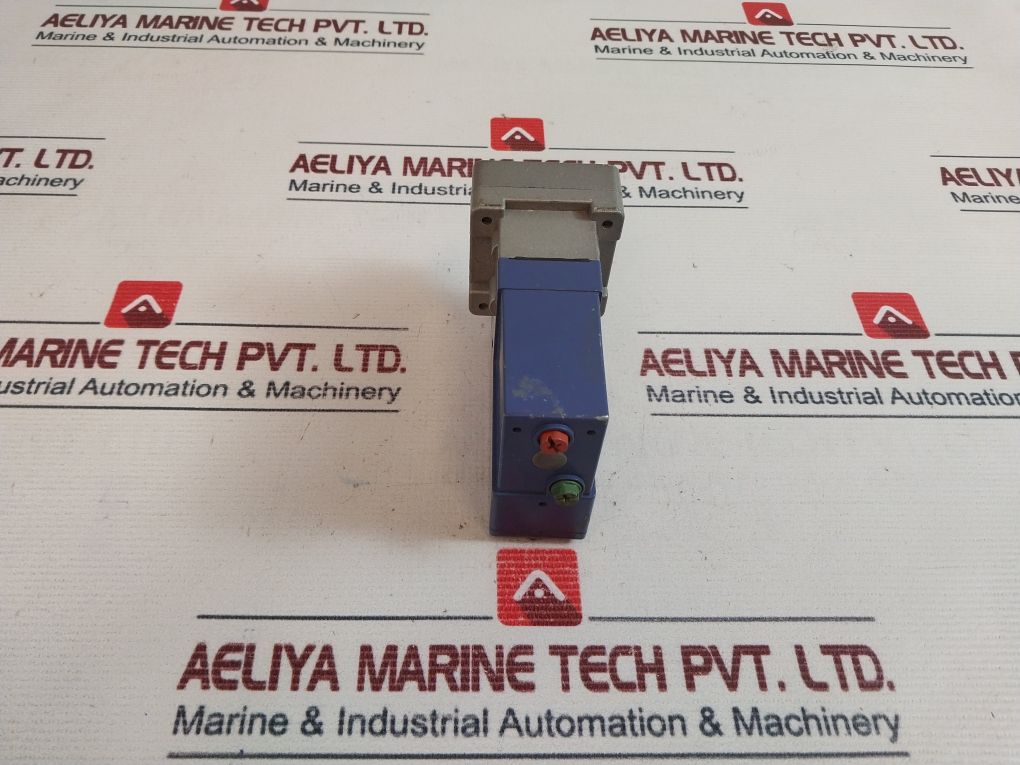 Telemecanique Xmlbm02V2S11 Nautilus Vacuum Switch