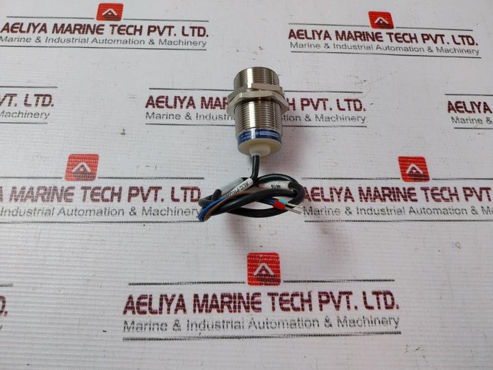 Telemecanique Xs1 M30Ab120Sb4 Proximity Sensor