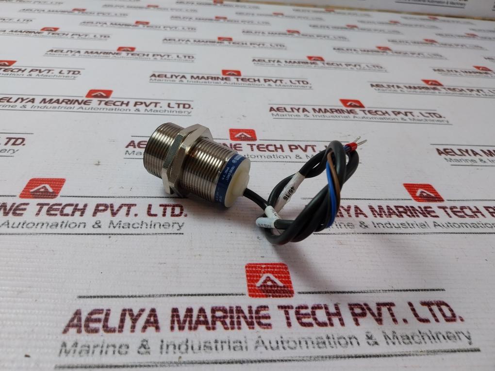 Telemecanique Xs1 M30Ab120Sb4 Proximity Sensor