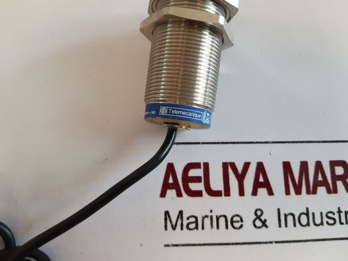 Telemecanique Xs1M30Ma230 Proximity Sensor