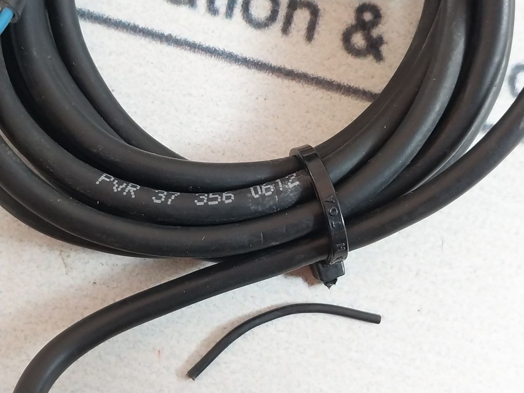 Telemecanique Xs4P30Ab110 Inductive Proximity Sensor