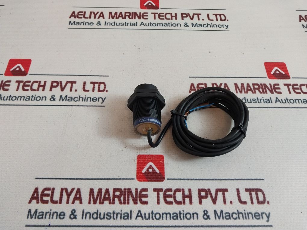 Telemecanique Xs4P30Ab110 Inductive Proximity Sensor
