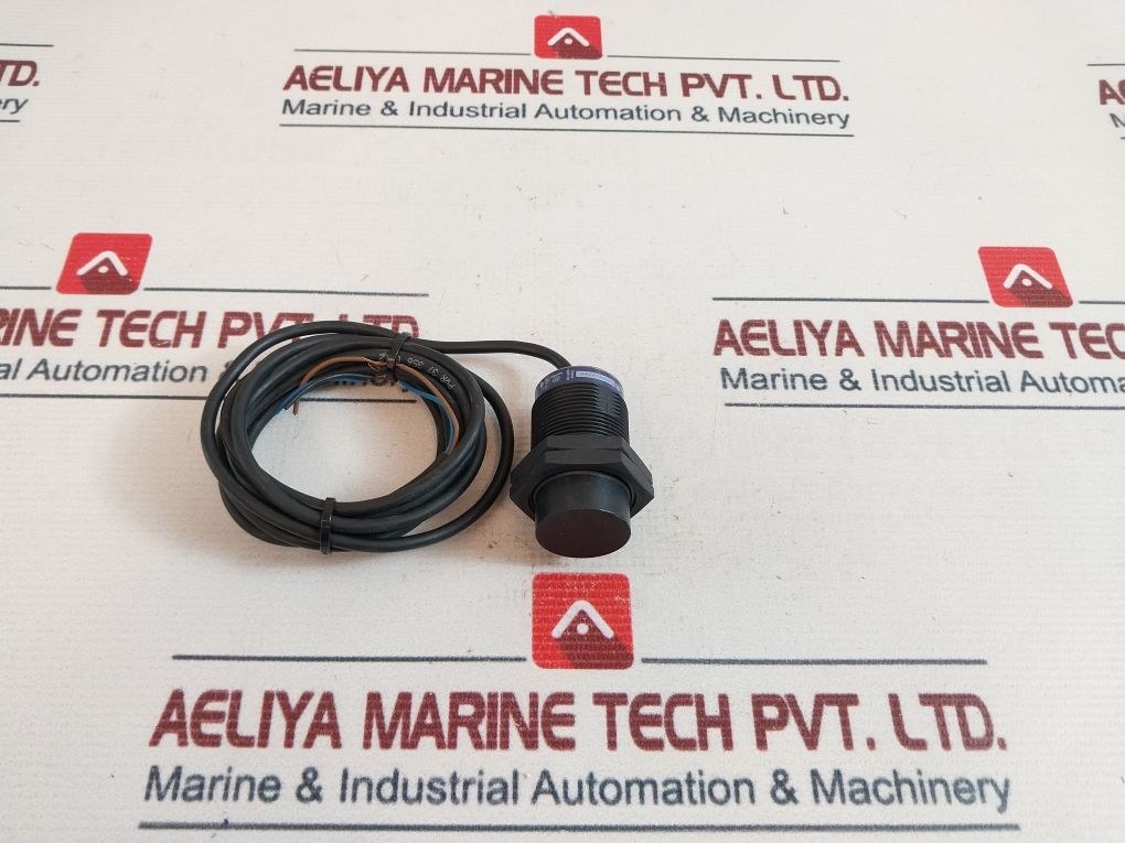 Telemecanique Xs4P30Ab110 Inductive Proximity Sensor