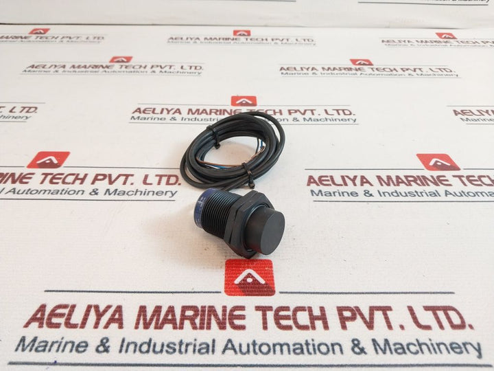 Telemecanique Xs4P30Ab110 Inductive Proximity Sensor
