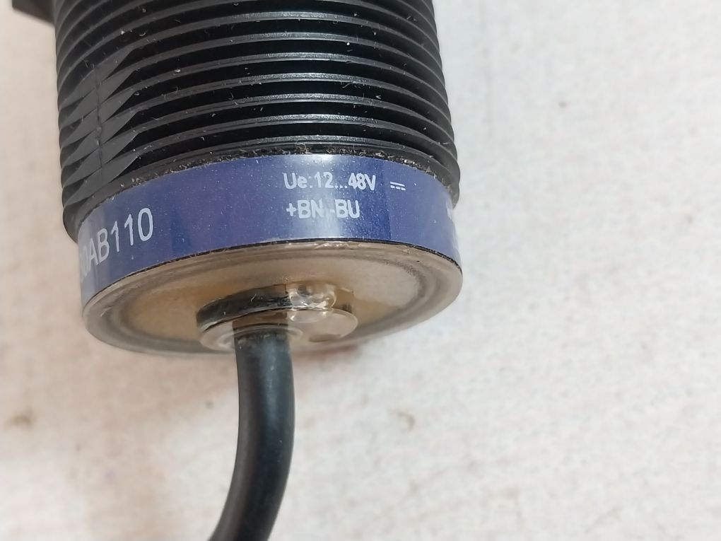 Telemecanique Xs4P30Ab110 Inductive Proximity Sensor