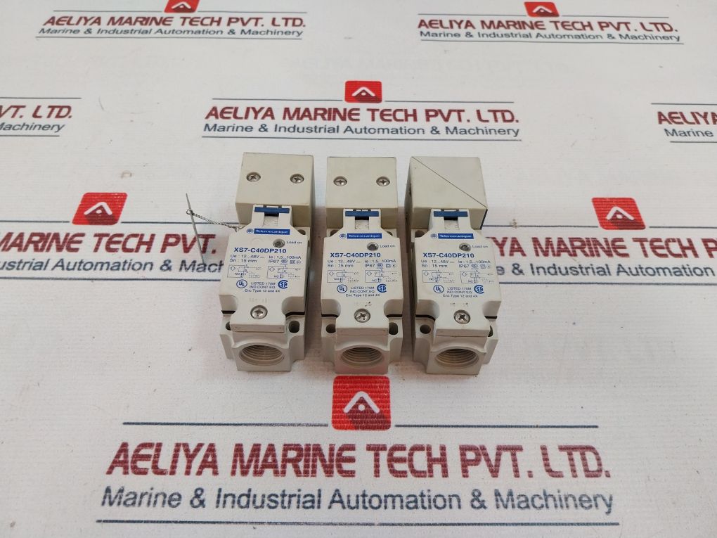 Telemecanique Xs7-c40Dp210 Inductive Sensor