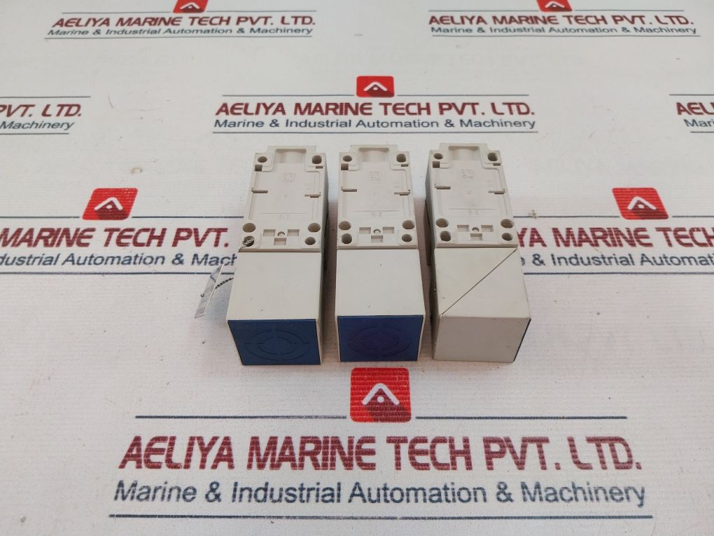 Telemecanique Xs7-c40Dp210 Inductive Sensor