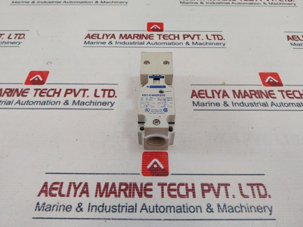 Telemecanique Xs7-c40Dp210 Inductive Sensor