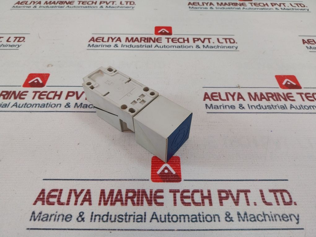 Telemecanique Xs7-c40Dp210 Inductive Sensor